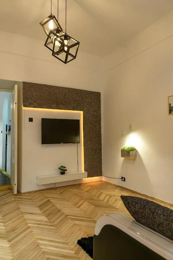 Red And Yellow Apartment Modern Lviv 0*,
